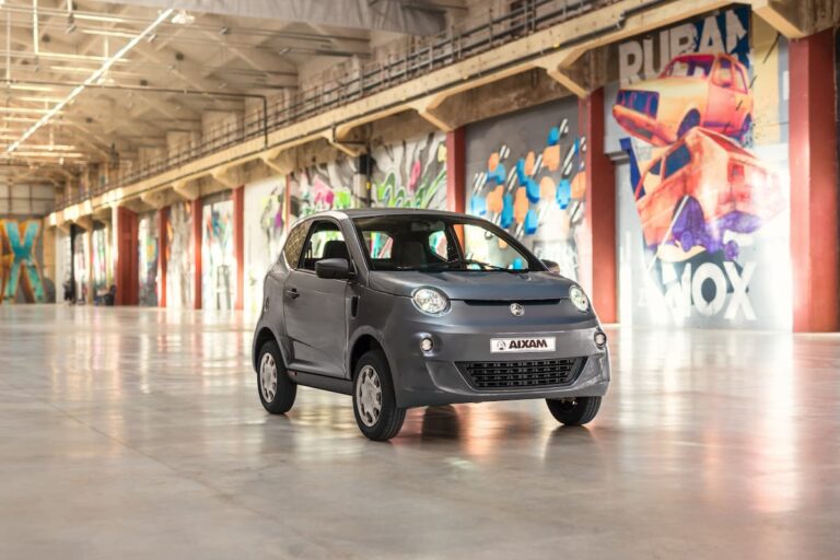 Véhicule sans permis Aixam Easy dès 14 ans - Voiture Easy grise