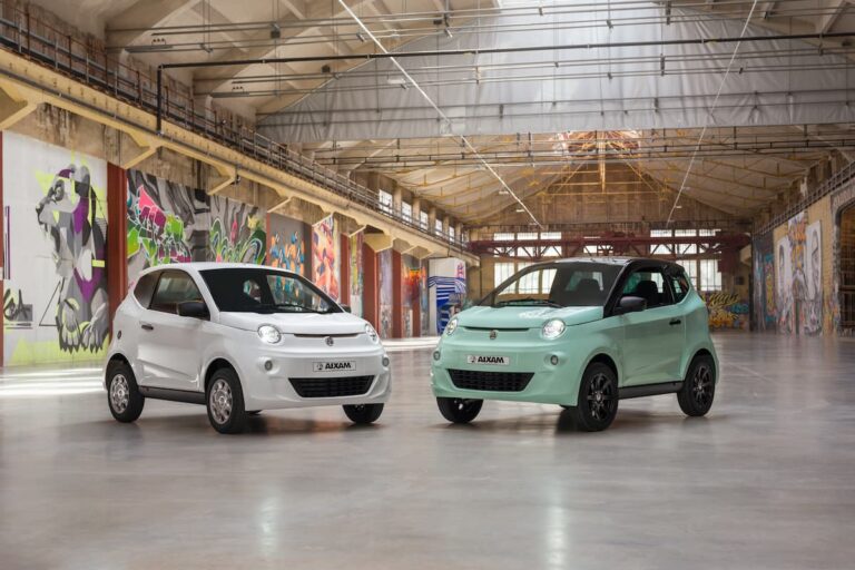 Véhicule sans permis Aixam Easy dès 14 ans - couleur blanc et vert